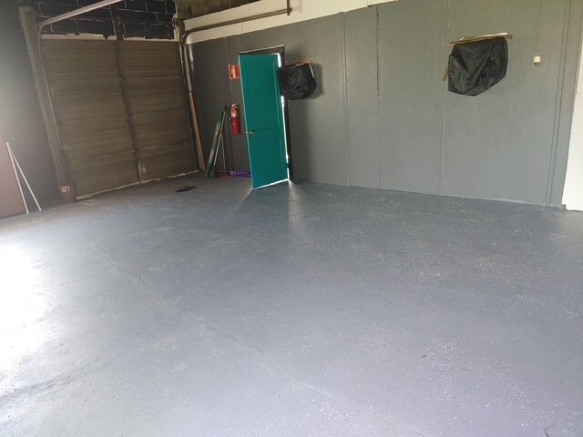 More Photos Of 914-920 Holland Ave, Cayce Manufacturing For Lease