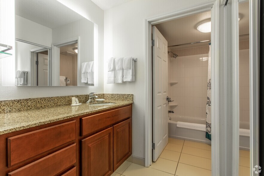More Photos Of 9765 Crosspoint Blvd, Indianapolis Hotel For Sale