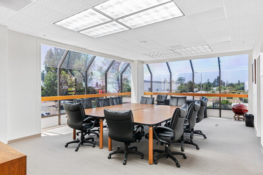 More Photos Of 2717 Aviation Way, Santa Maria Warehouse For Lease