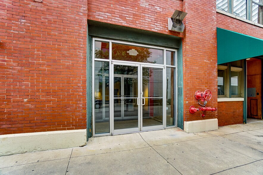 More Photos Of 20 E Central Pky, Cincinnati Office Residential For Lease