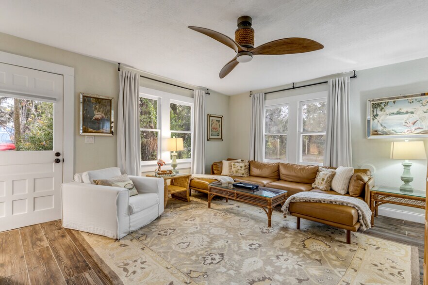 More Photos Of 801 Canal St, New Smyrna Beach Office For Sale