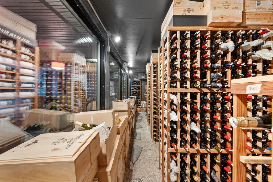 More Photos Of 655 2nd Ave S, Saint Petersburg Restaurant For Sale