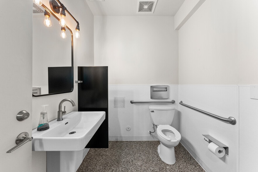 More Photos Of 10592 W State St, Boise Carwash For Sale