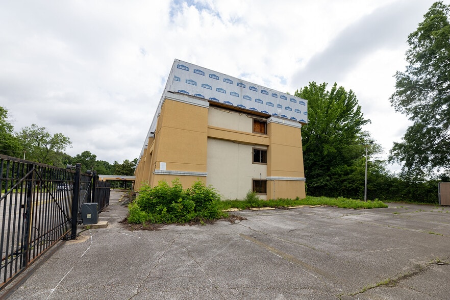 More Photos Of 6020 Shelby Oaks Dr, Memphis Hotel For Sale