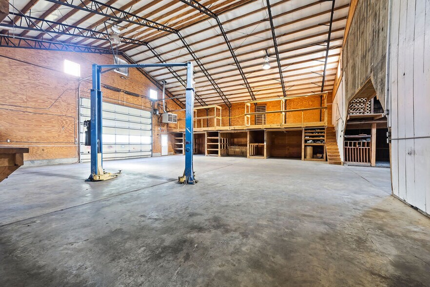 More Photos Of 121 S Nelson Ave, Gentry Light Manufacturing For Sale