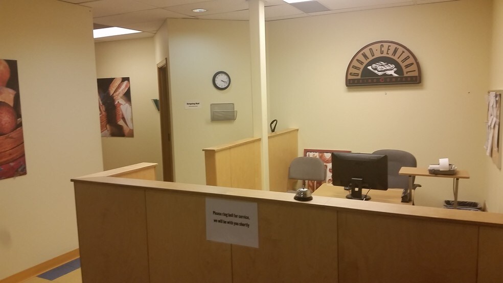 More Photos Of 4634-4636 E Marginal Way S, Seattle Unknown For Lease