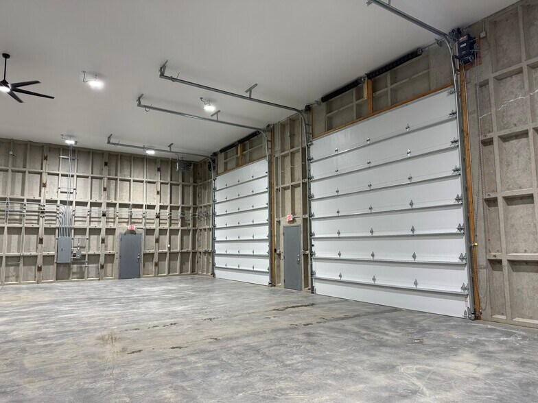 More Photos Of 6490 W Trevett Cir, Wasilla Industrial For Lease