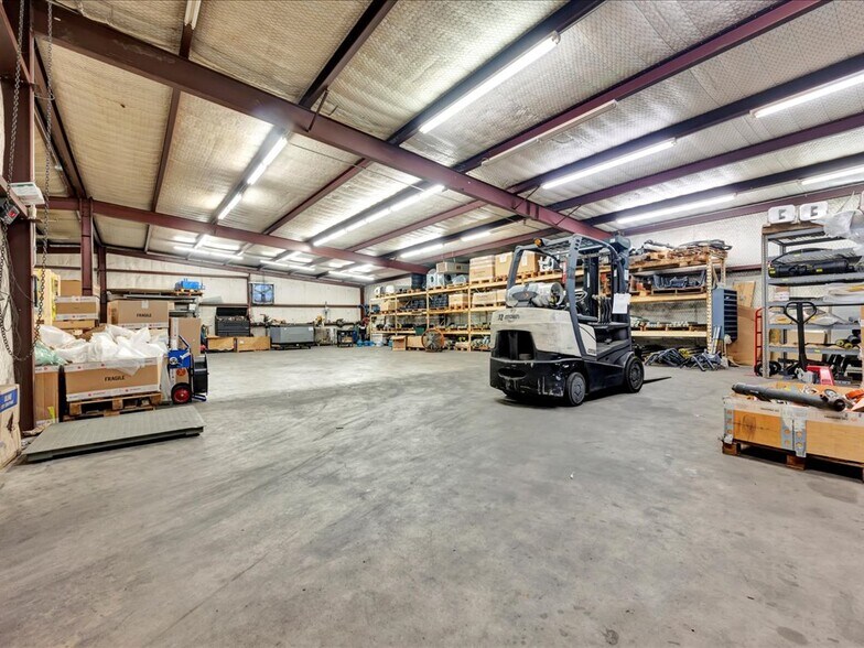 More Photos Of 1610 N John Redditt Dr, Lufkin Light Manufacturing For Sale