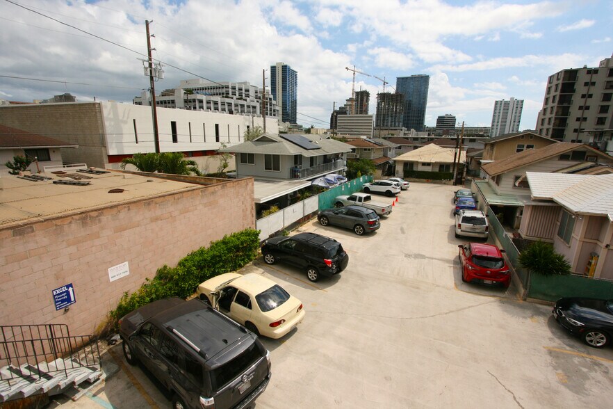 More Photos Of 1283 S King St, Honolulu Storefront Retail Office For Sale