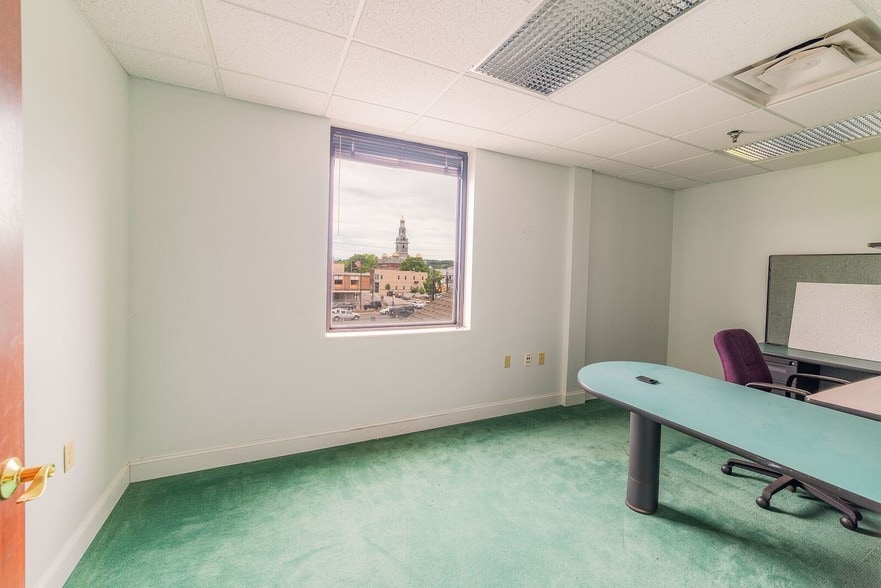 More Photos Of 100 E Main St, Sevierville Office For Lease