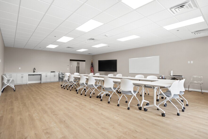 More Photos Of 730 S Bell Blvd, Cedar Park Office For Lease