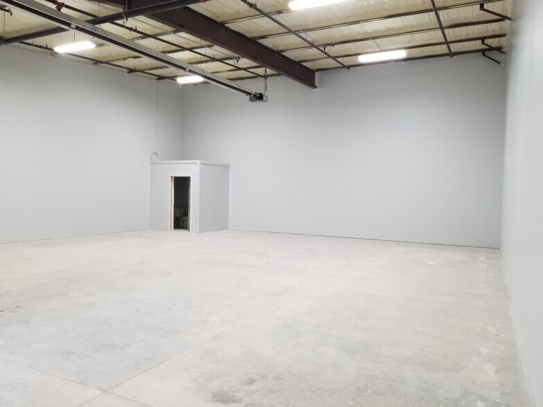 More Photos Of 1303 Enterprise Dr, Highland Twp Industrial For Lease