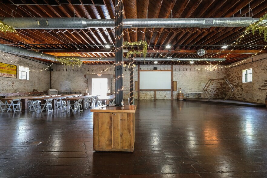 More Photos Of 11 Railroad St, Murphy Research And Development For Sale