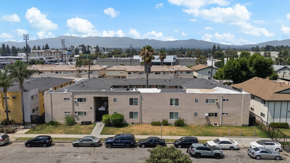 More Photos Of 19237 Bryant St, Northridge Apartments For Sale