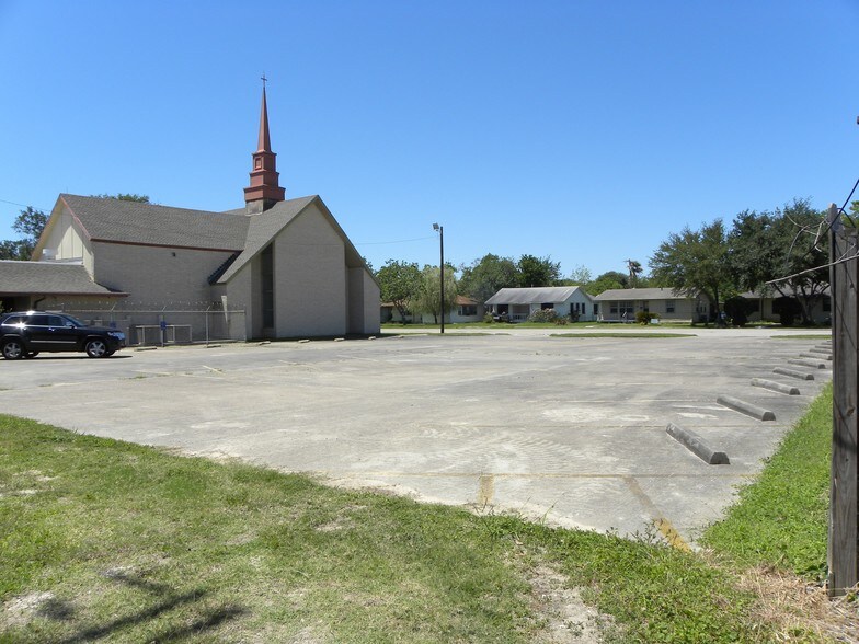 More Photos Of 1112 7th St N, Texas City Religious Facility For Sale