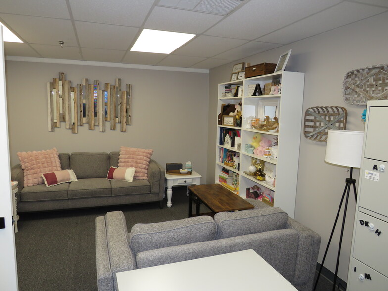 More Photos Of 1715 N Division St, Morris Unknown For Lease