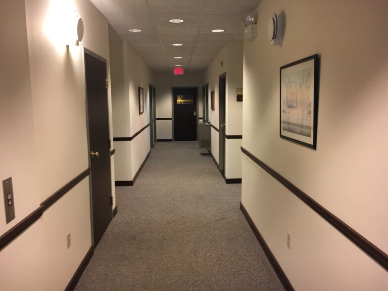 More Photos Of 111 Simsbury Rd, Avon Medical For Lease