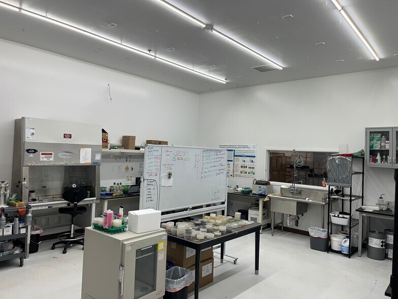 More Photos Of 900 Josephine Ct, Loveland Distribution For Lease