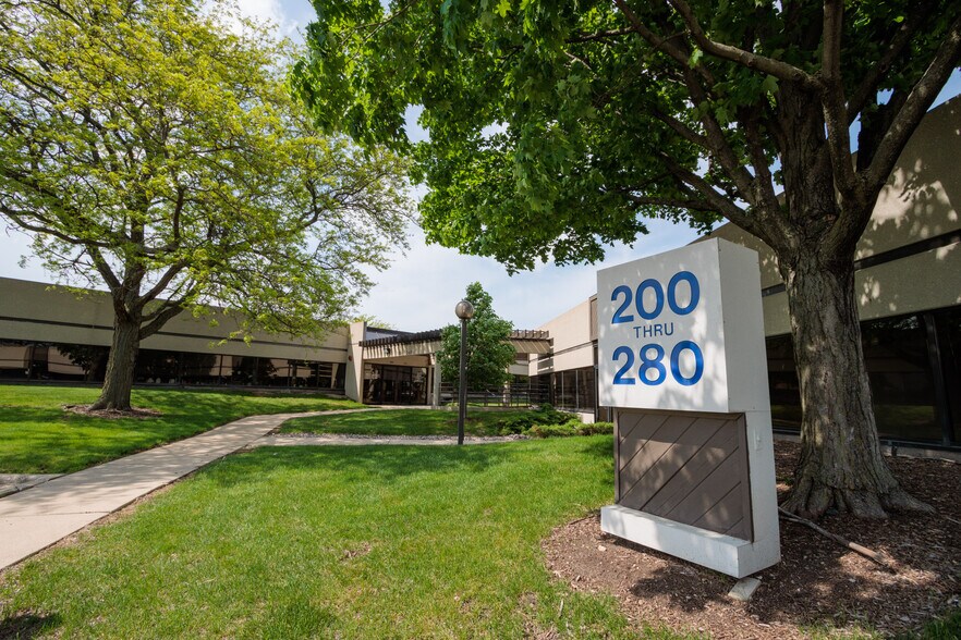 More Photos Of 2500 W Higgins Rd, Hoffman Estates Unknown For Lease