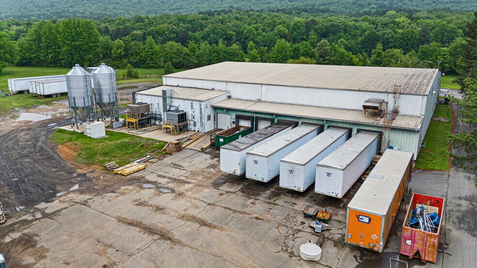 More Photos Of 301 Avenue 11 NW, Atkins Warehouse For Lease