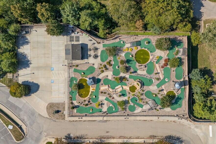 Primary Photo Of 5320 N Belt Hwy, Saint Joseph Sports And Entertainment For Sale