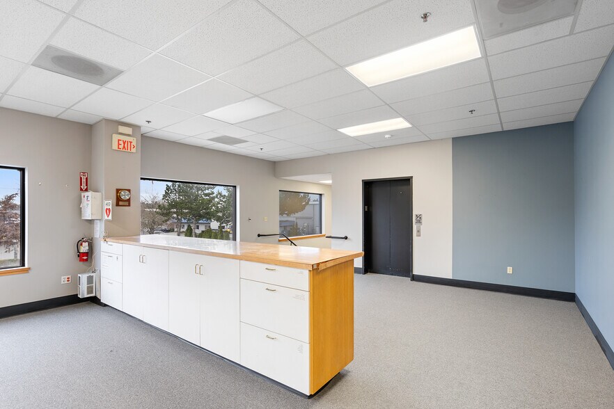 More Photos Of 12812 NE Whitaker Way, Portland Warehouse For Lease
