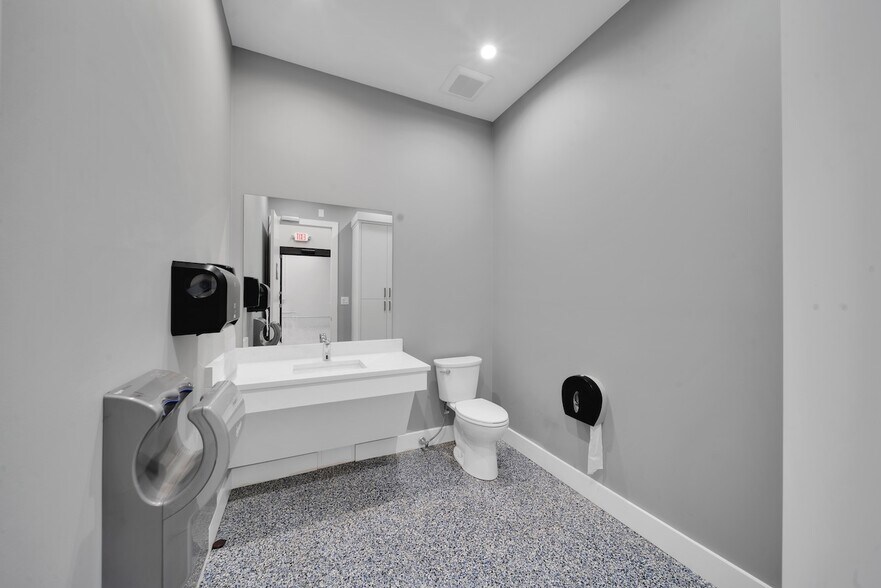 More Photos Of 6061 NE 14th Ave, Fort Lauderdale Medical For Lease