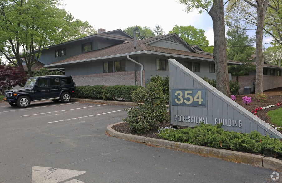 Primary Photo Of 354 Veterans Memorial Hwy, Commack Office For Lease