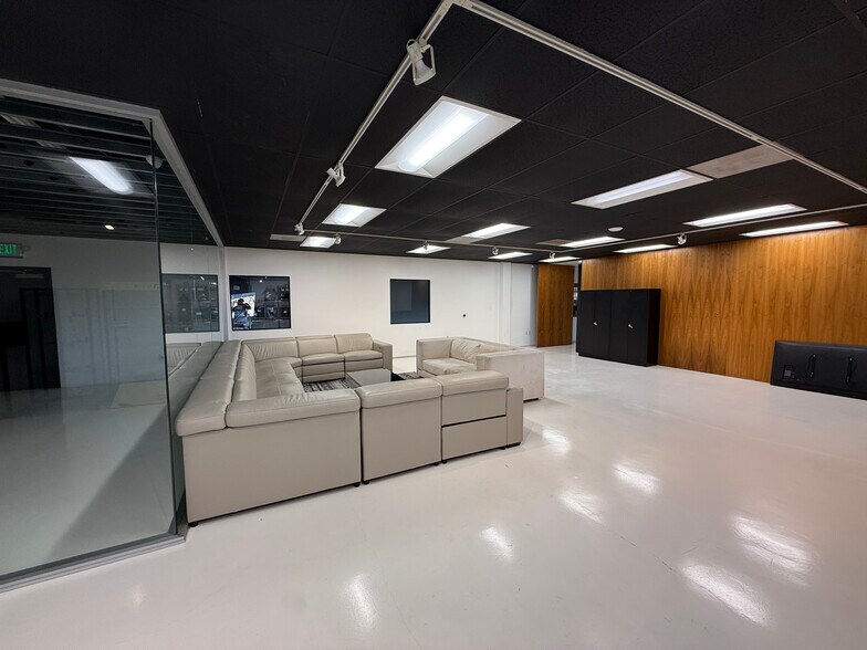 More Photos Of 2025-2027 Long Beach Ave, Los Angeles Warehouse For Lease