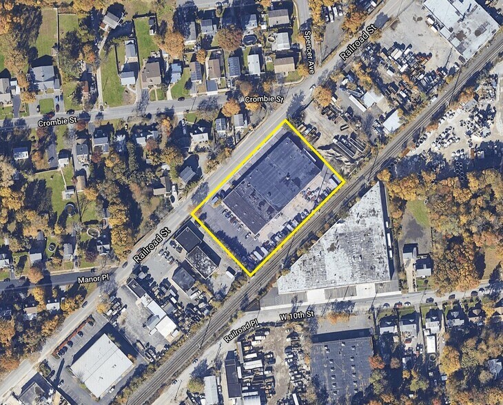 More Photos Of 130-138 Railroad St, Huntington Station Warehouse For Lease