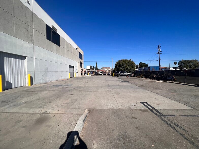 More Photos Of 2280 E Curry St, Long Beach Manufacturing For Lease