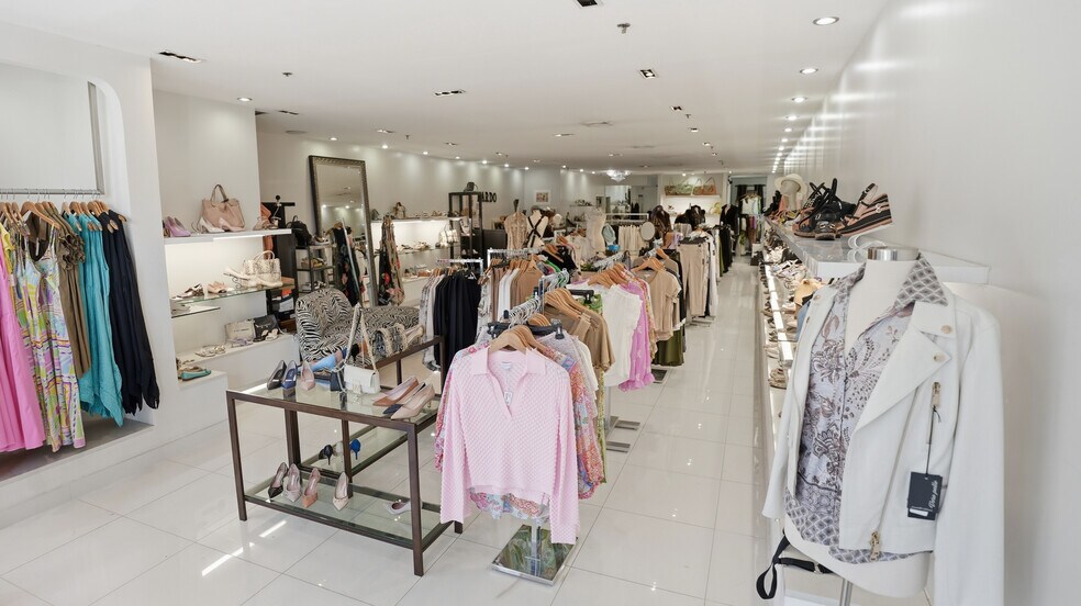 More Photos Of 63 Middle Neck Rd, Great Neck Storefront Retail Office For Lease