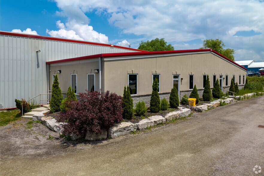More Photos Of 921 Keyes Dr, Woodstock Warehouse For Lease