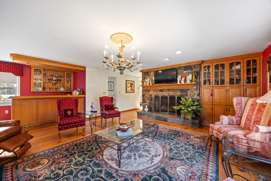 More Photos Of 2035 Scott Rd, Cheshire Specialty For Sale