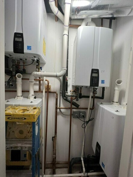 More Photos Of 1401 N Western Ave, Lake Forest Apartments For Sale