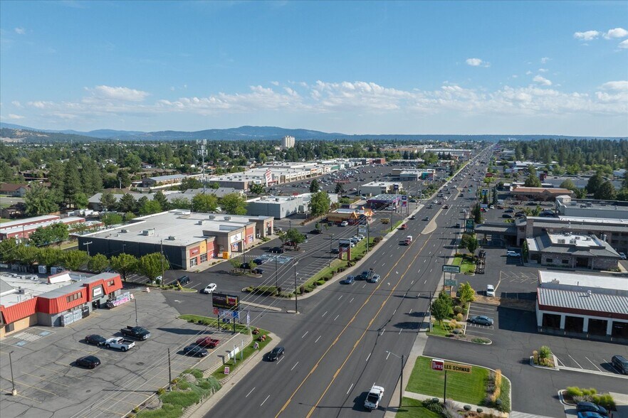 More Photos Of 8016 N Division St, Spokane Freestanding For Lease