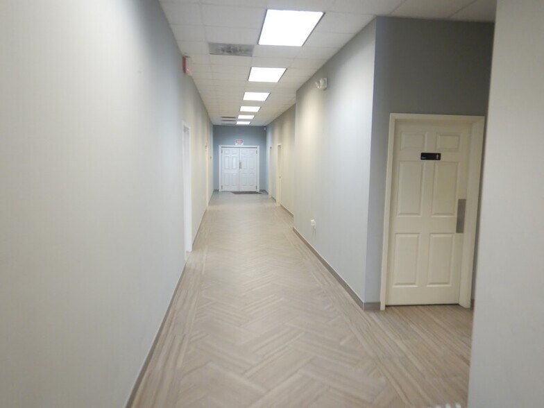 More Photos Of 6530 Supply Row, Houston Warehouse For Lease