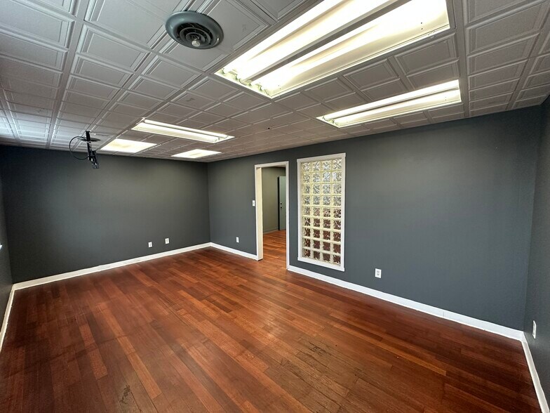 More Photos Of 3948 Monroeville Blvd, Monroeville Office For Lease