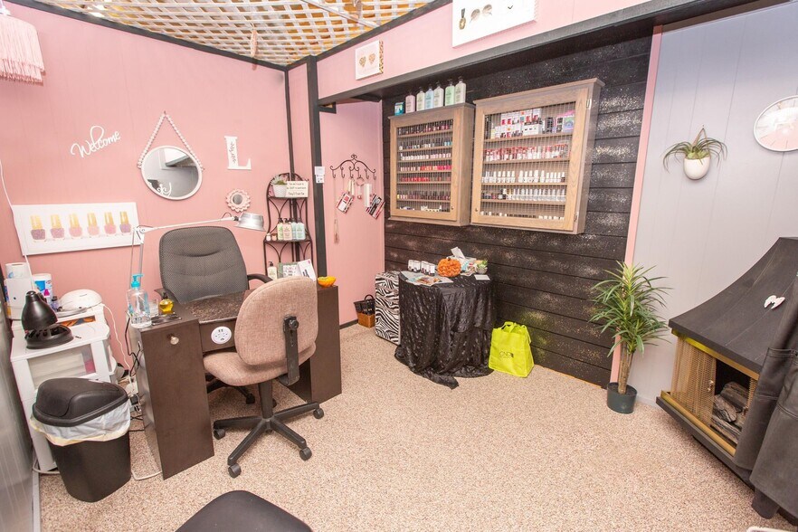 More Photos Of 219 Norris Ave, McCook Storefront For Sale