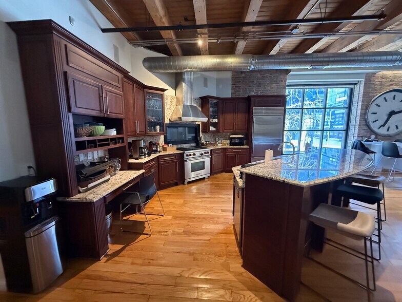 More Photos Of 106 N Aberdeen St, Chicago Office Residential For Sale