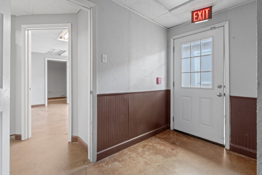 More Photos Of 5620 Rowlett Rd, Rowlett General Retail For Sale