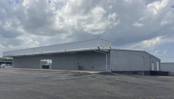 More Photos Of 608 E Booth Rd, Searcy Light Manufacturing For Sale