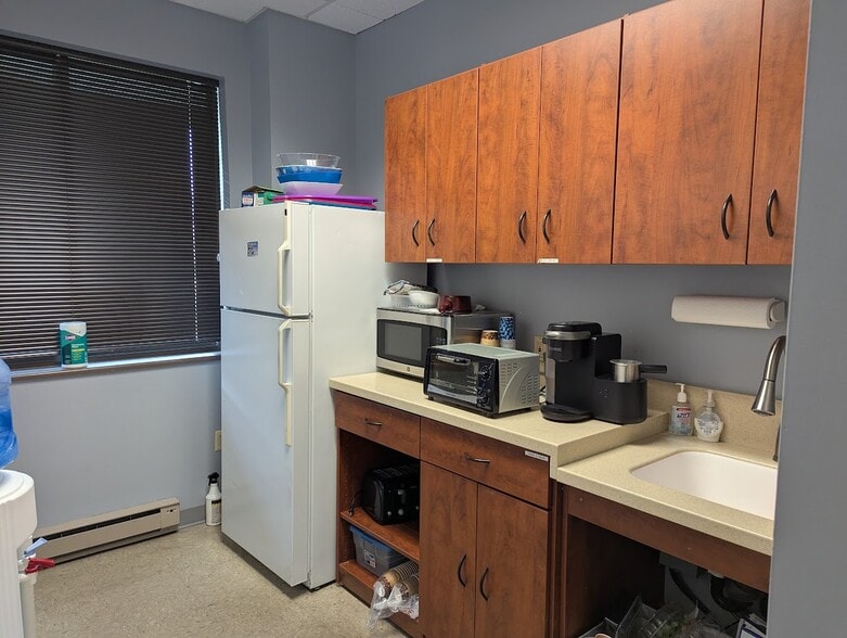 More Photos Of 2678 South Rd, Poughkeepsie Office For Lease