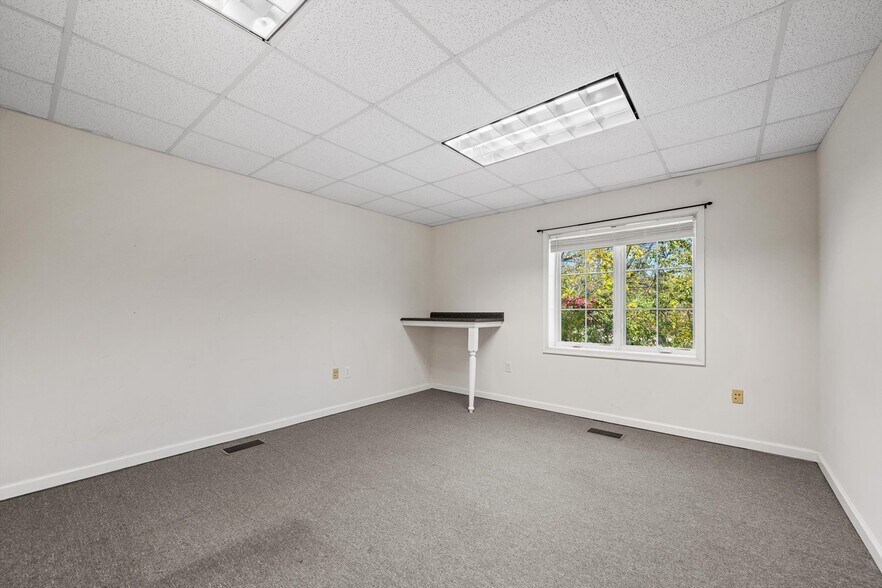 More Photos Of 225 E Pall Mall St, Winchester Flex For Sale