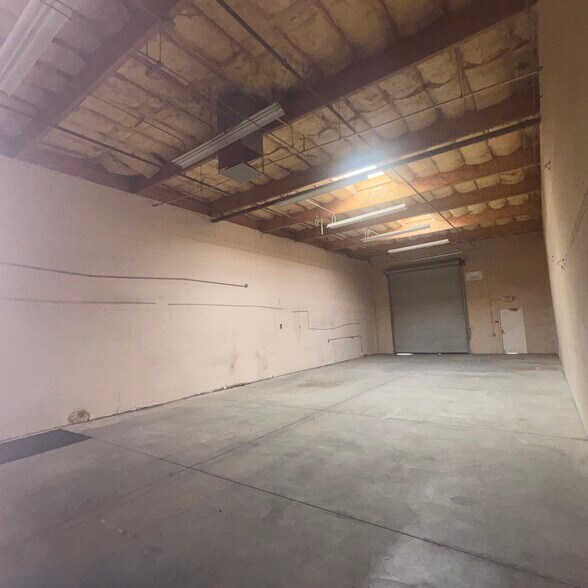 More Photos Of 46341 Commerce St, Indio Warehouse For Lease