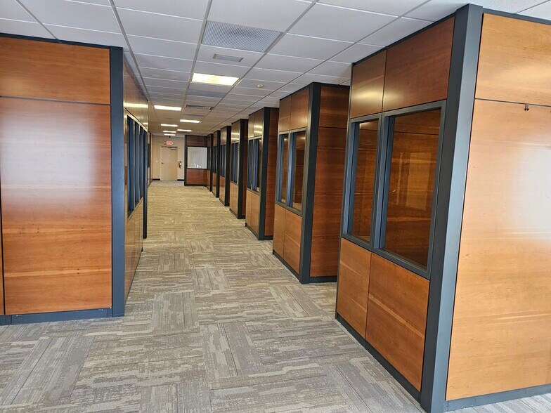 More Photos Of 907 S Woodland Blvd, Deland Office For Sale