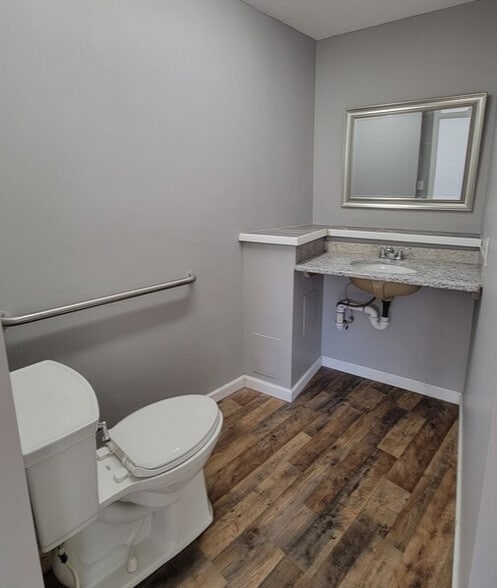 More Photos Of 4646-4660 E Lake Rd, Sheffield Lake Unknown For Lease