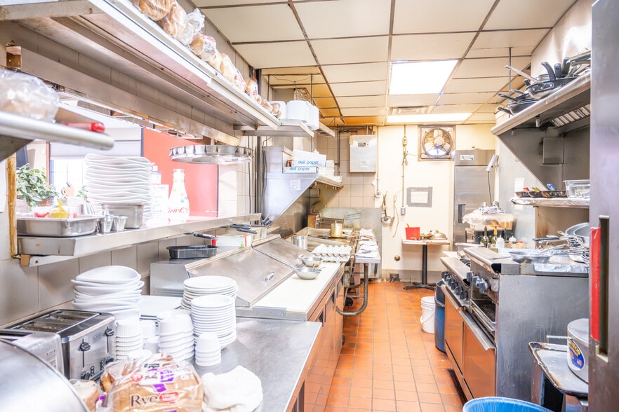 More Photos Of 532 Gateway Ave, Mauston Restaurant For Sale