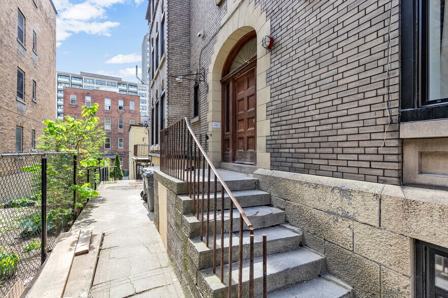 More Photos Of 2066-2070 Av Lincoln, Montréal Apartments For Sale