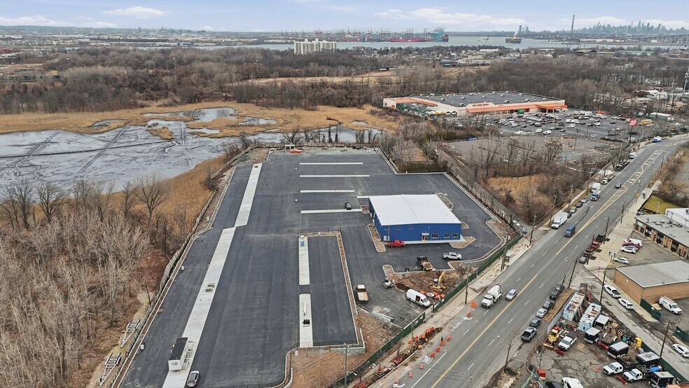 More Photos Of 2577 Forest Ave, Staten Island Truck Terminal For Lease